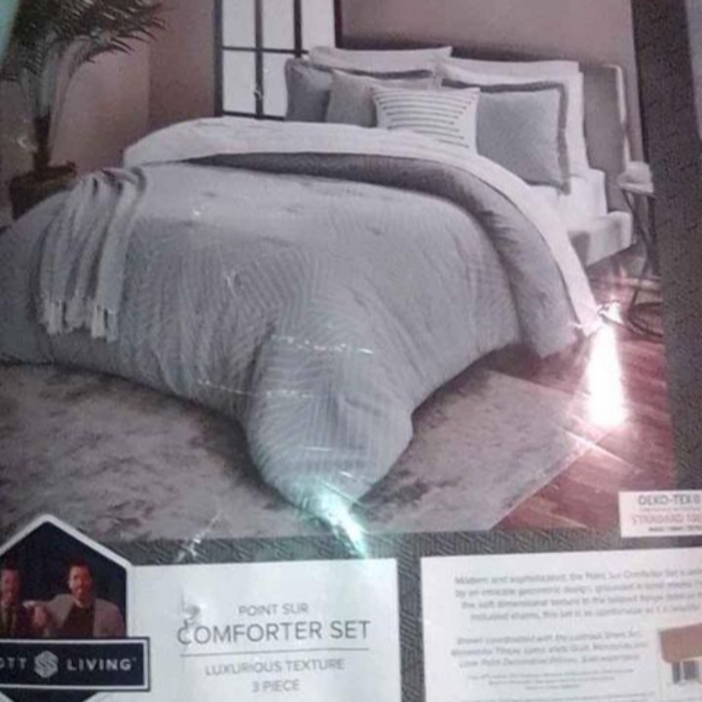 Scott living Three piece comforter set $250 on the tag